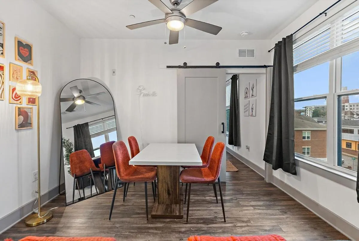 Apartment Mid-Century Charm In Midtown Nashville