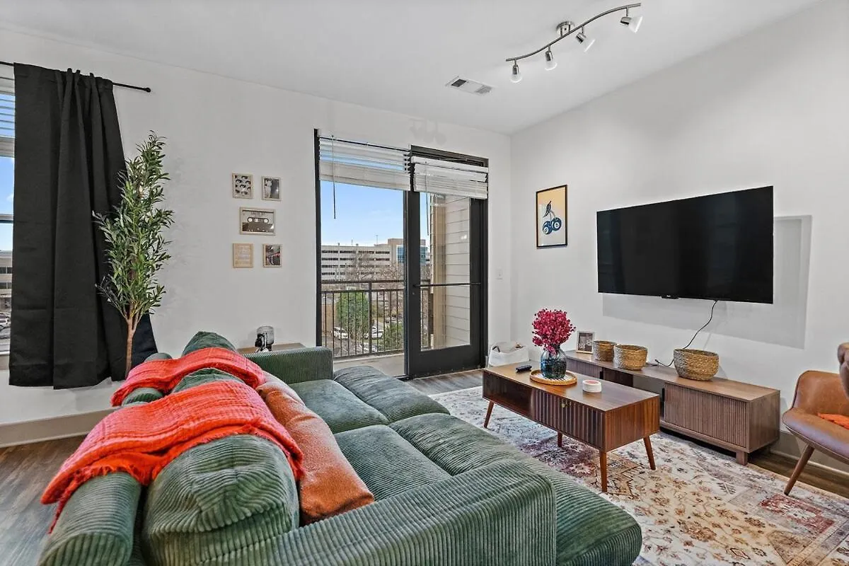 Mid-Century Charm In Midtown Nashville