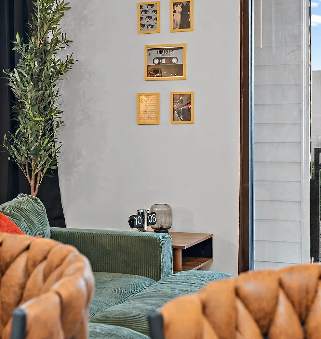 Apartment Mid-Century Charm In Midtown Nashville